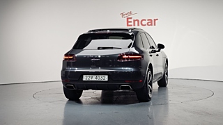 PORSCHE MACAN 2018