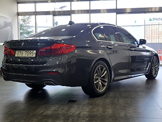 BMW 5-SERIES G30 2017