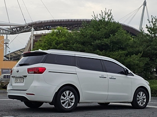 KIA CARNIVAL 2017