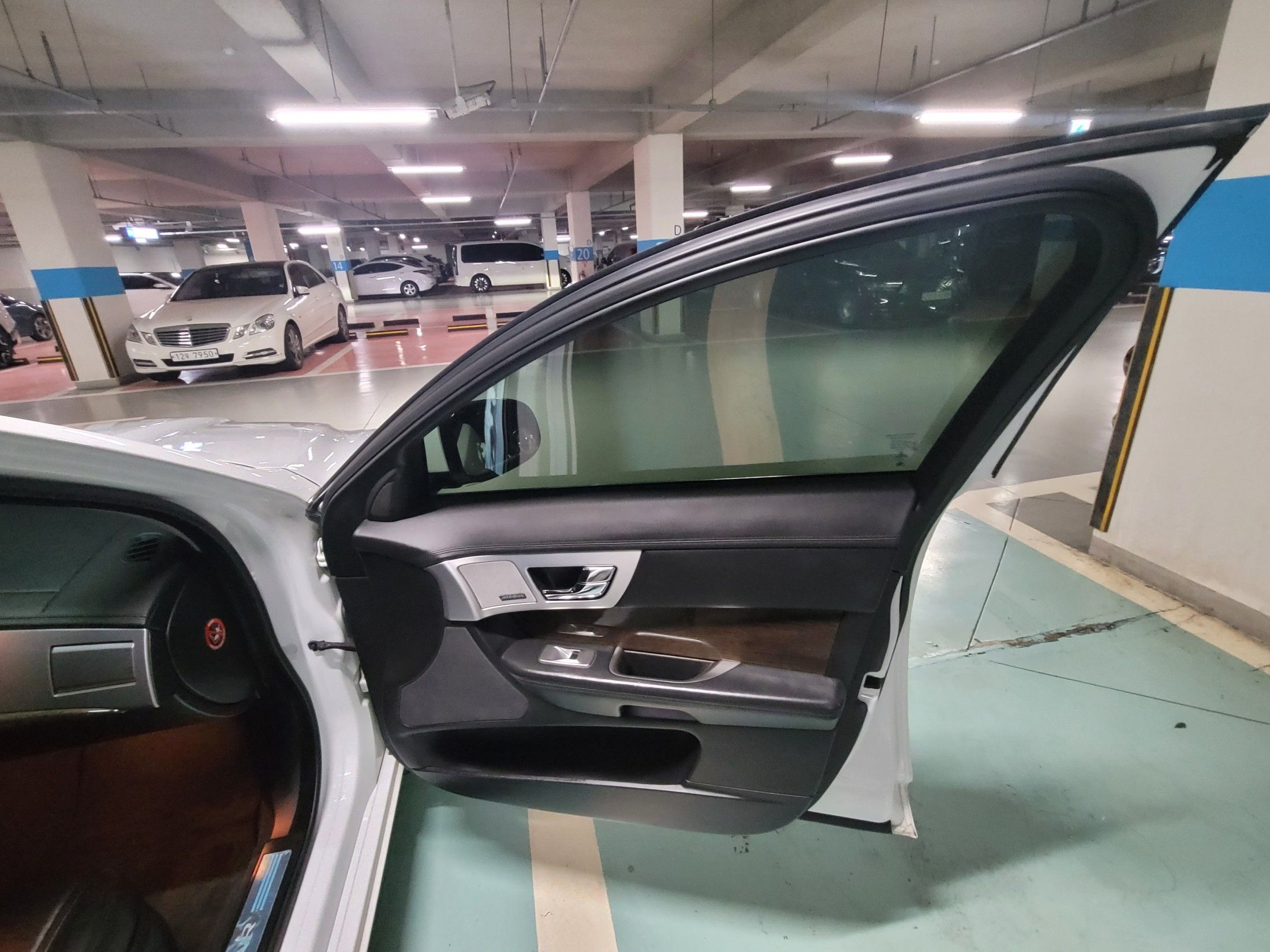 JAGUAR XF 2015