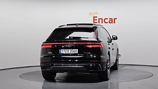 AUDI Q8 4M 2023