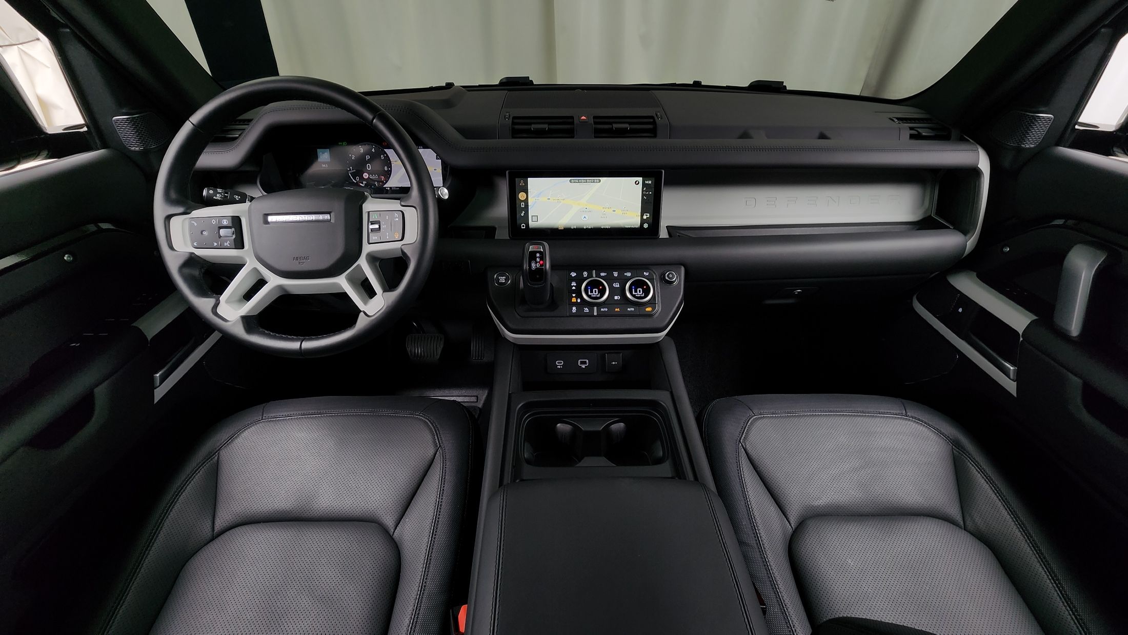 LAND ROVER DEFENDER L663 2024