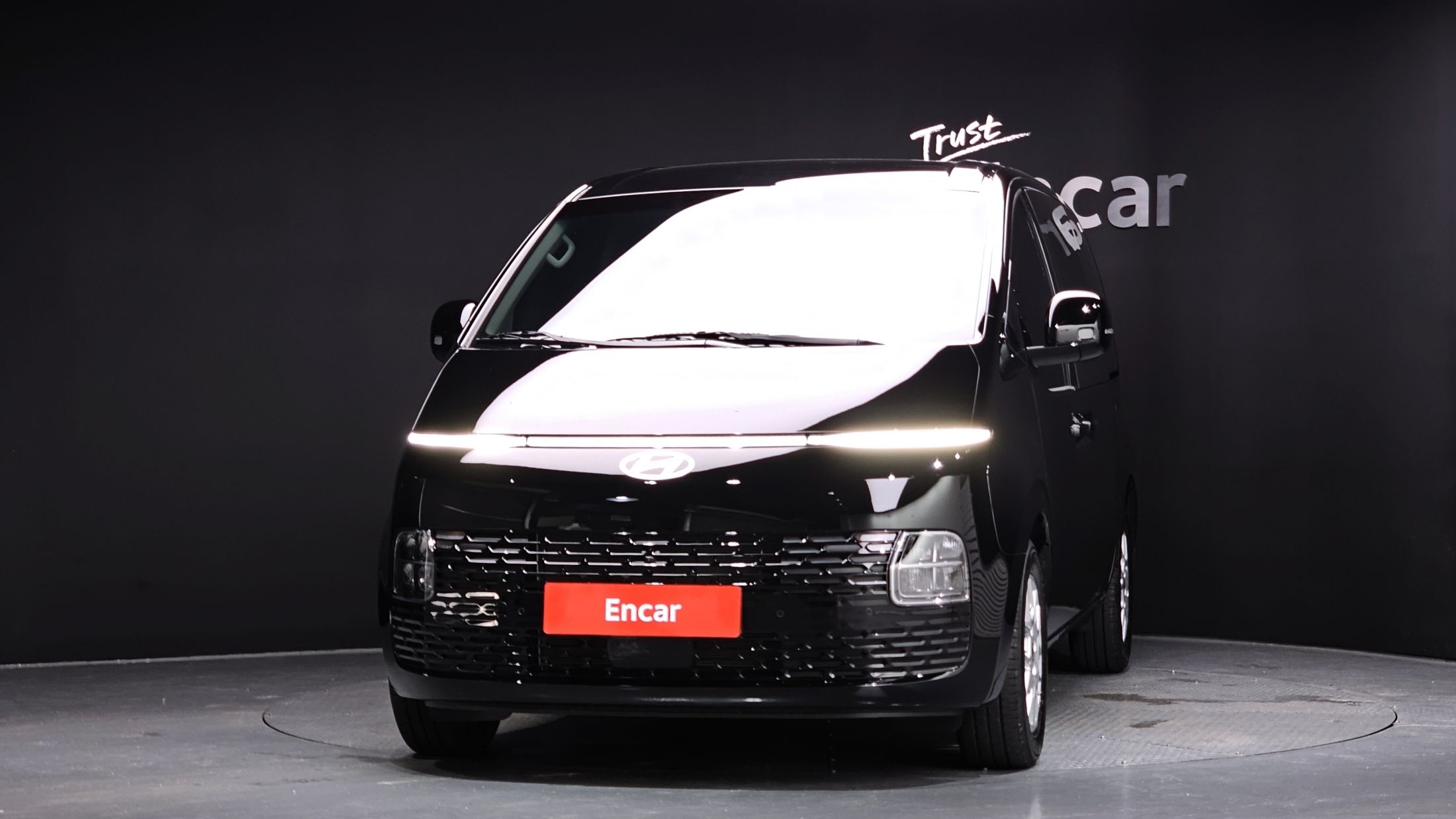HYUNDAI STARIA 2025