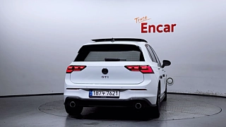 VOLKSWAGEN GOLF 2024