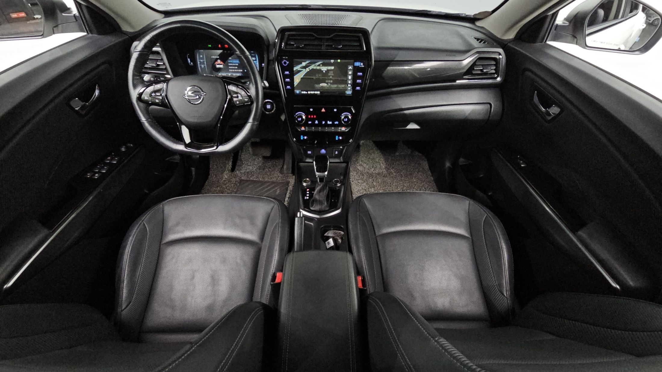 SSANGYONG TIVOLI VERY NEW 2022