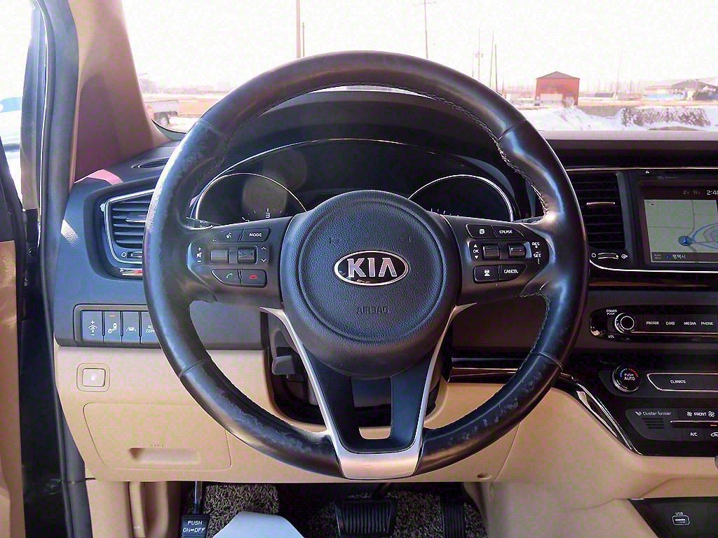KIA CARNIVAL 2016
