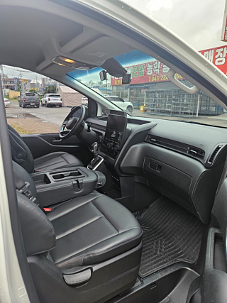 HYUNDAI STARIA 2023