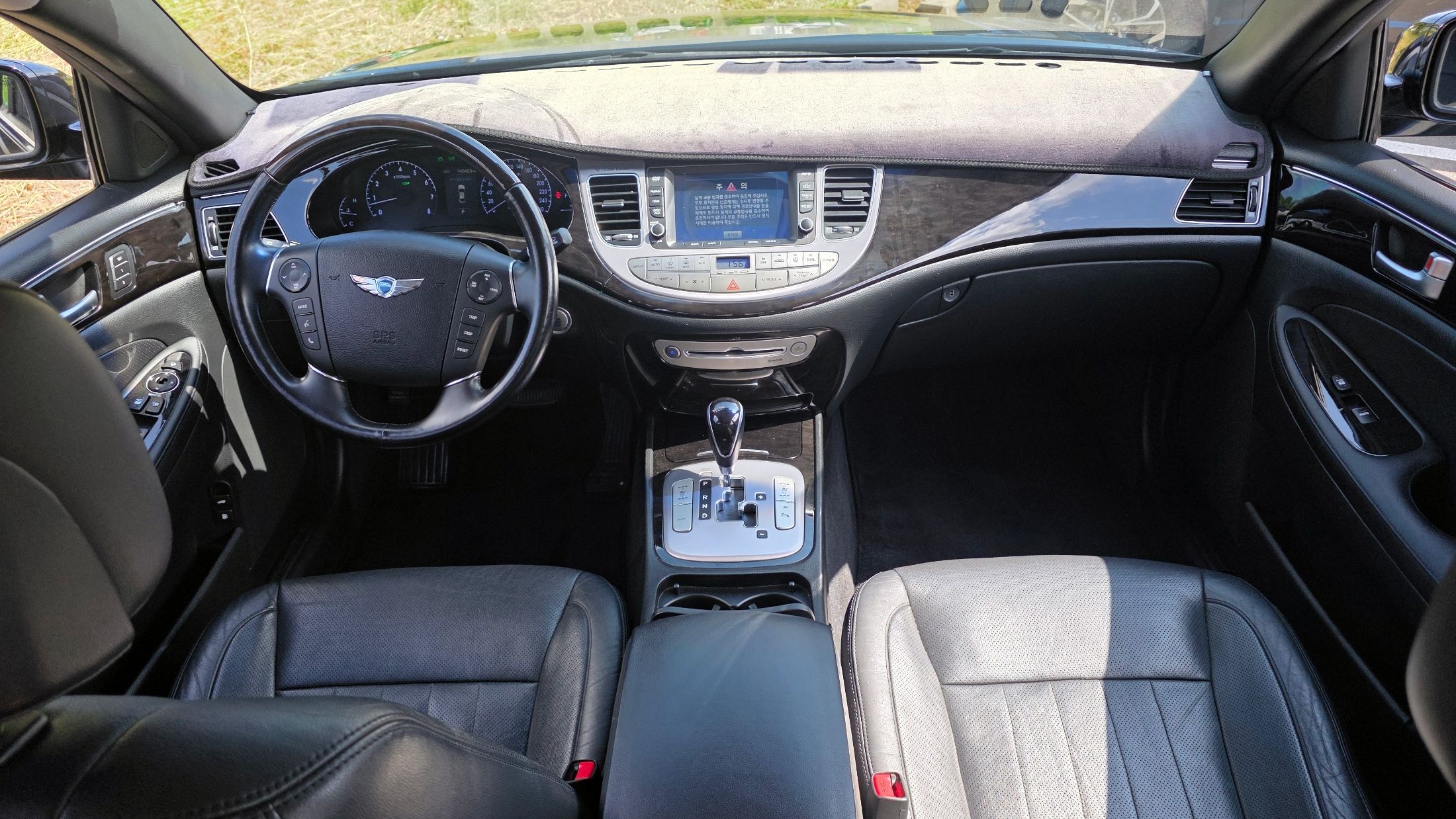 HYUNDAI GENESIS 2012