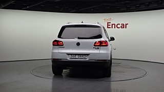 VOLKSWAGEN TIGUAN 2016