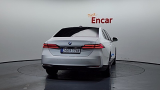 BMW 5-SERIES G60 2024