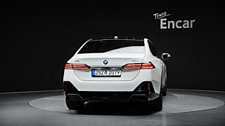 BMW 5-SERIES G60 2025