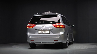 TOYOTA SIENNA 2018