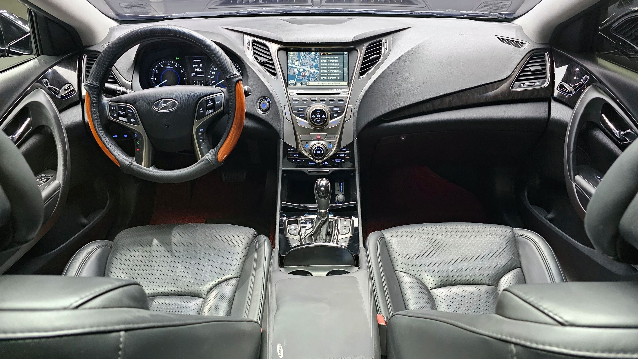 HYUNDAI GRANDEUR HG 2011