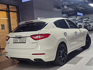 MASERATI LEVANTE 2017