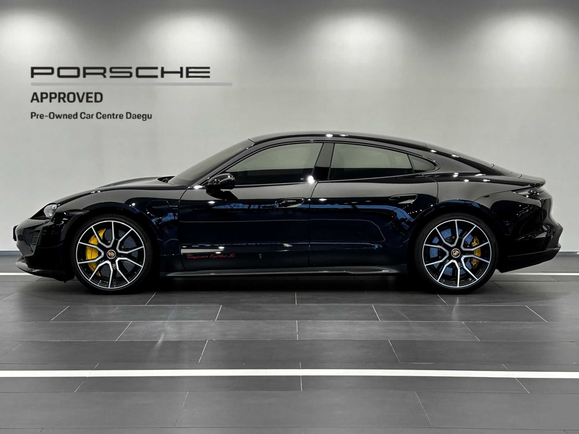 PORSCHE TAYCAN 2024
