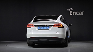 TESLA MODEL X 2024