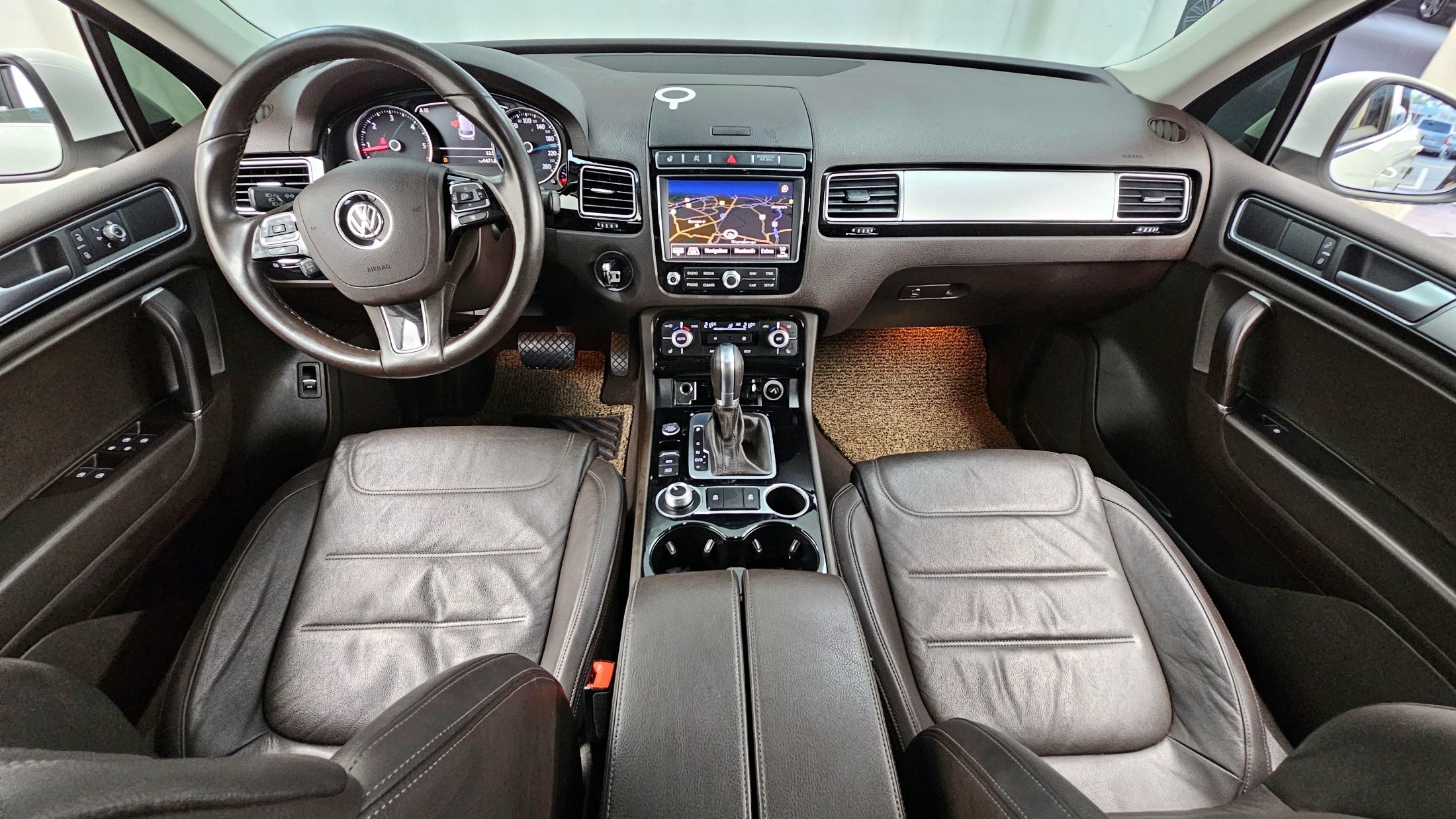 VOLKSWAGEN TOUAREG 2016