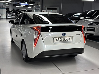 TOYOTA PRIUS 2016