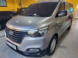 HYUNDAI STAREX GRAND  Van 3 Seater 2018