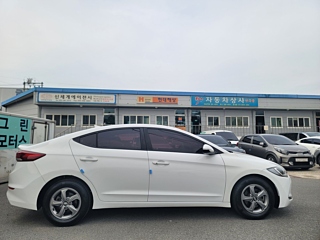 HYUNDAI AVANTE AD 2017