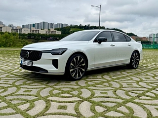 VOLVO S90  B5 2025