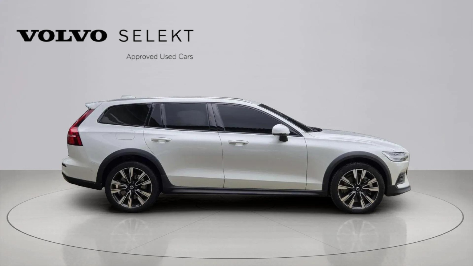 VOLVO V60 CROSS COUNTRY 2025