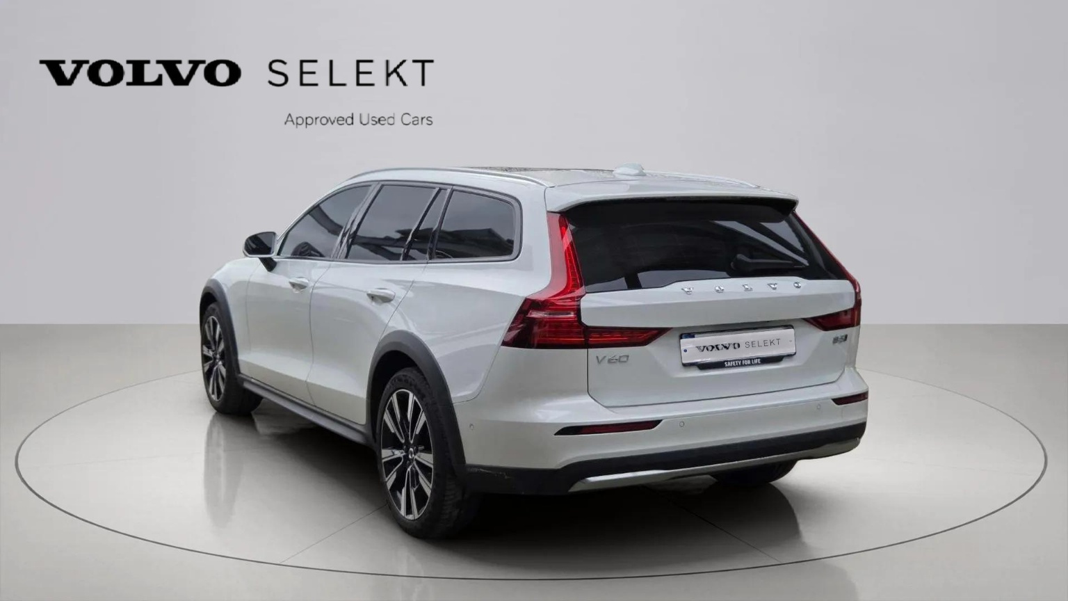 VOLVO V60 CROSS COUNTRY 2025