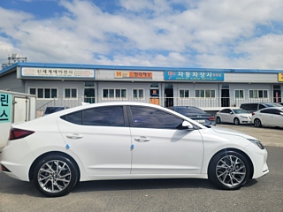 HYUNDAI AVANTE AD 2018