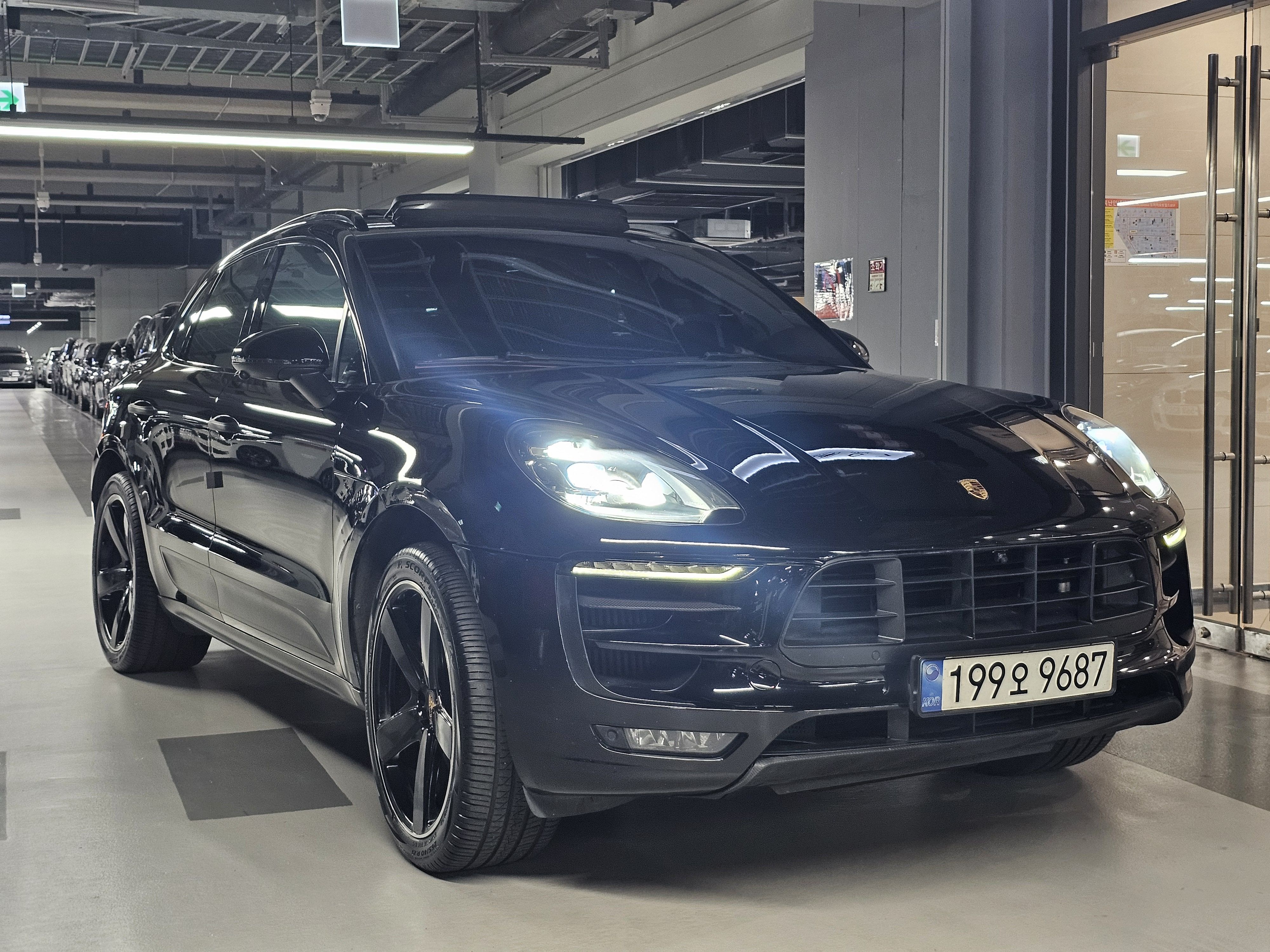 PORSCHE MACAN 2016