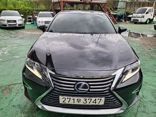 LEXUS ES300H  Supreme 2018