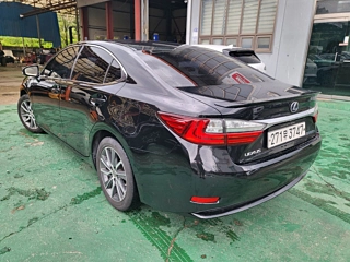 LEXUS ES300H  Supreme 2018