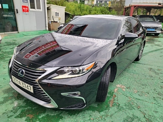 LEXUS ES300H  Supreme 2018