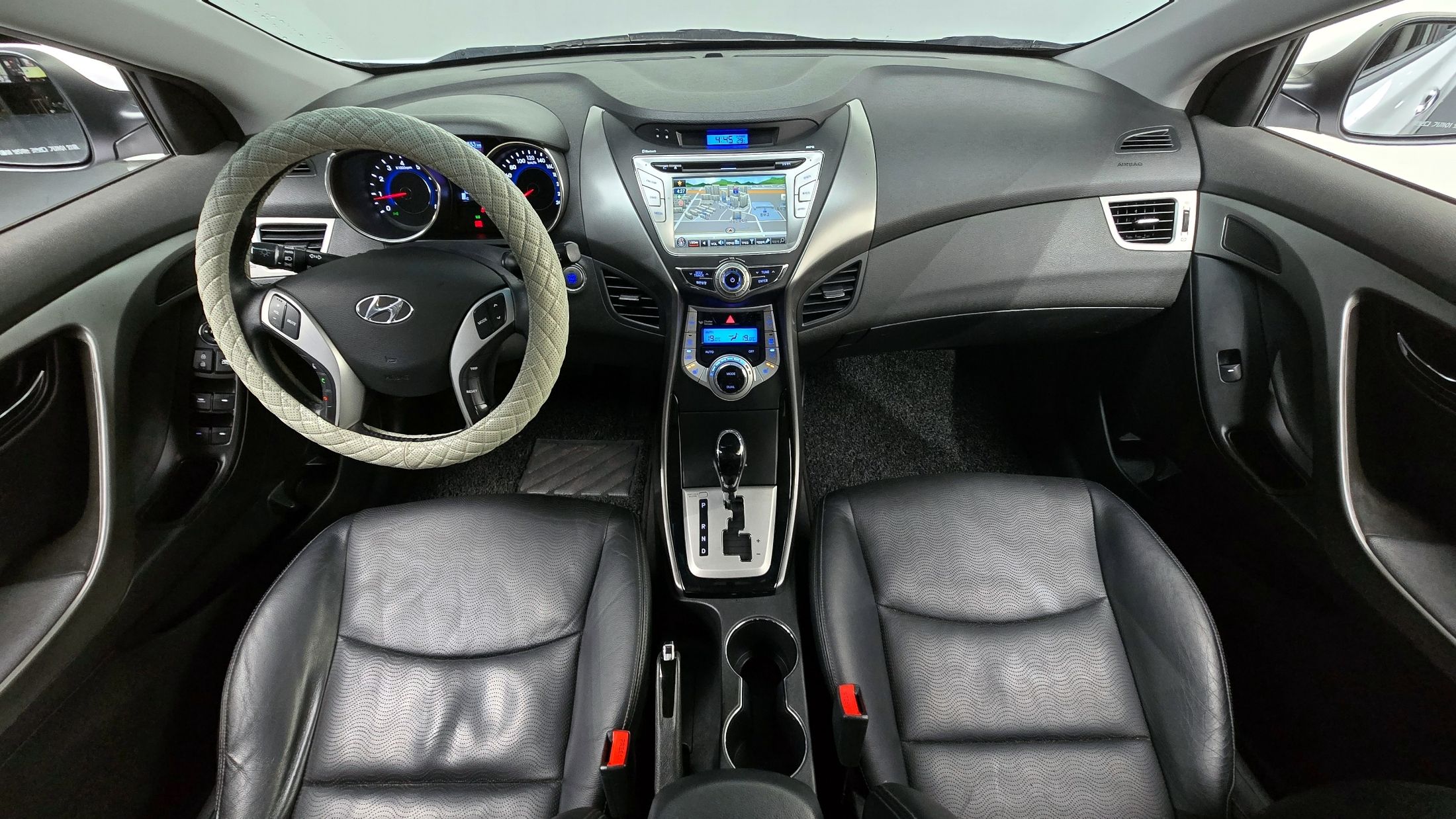 HYUNDAI AVANTE MD 2011