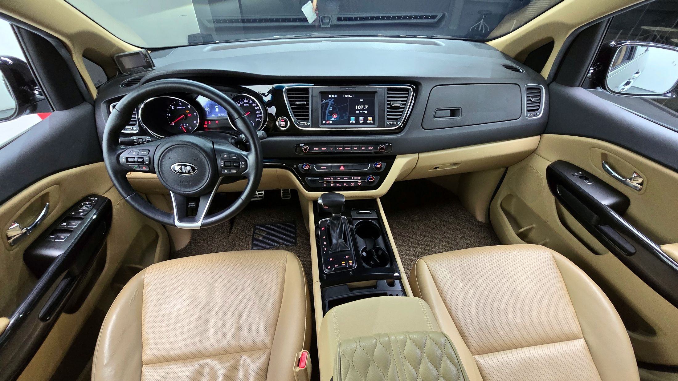 KIA CARNIVAL 2017