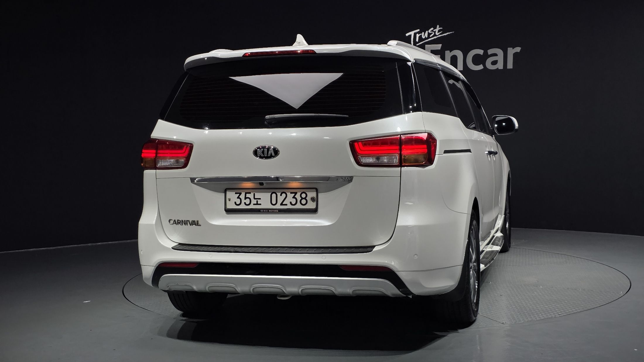 KIA CARNIVAL 2016