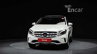 MERCEDES BENZ GLA-CLASS X156 2017