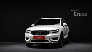VOLVO XC40 2021