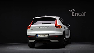 VOLVO XC40 2021