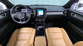 VOLVO XC40 2021