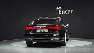 AUDI A7 4K 2023