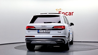 AUDI Q7 4M 2023