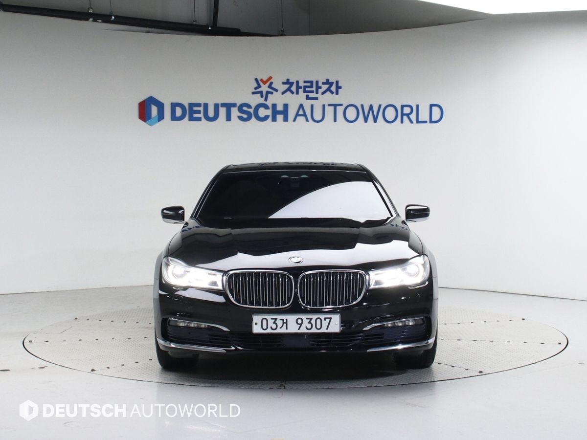 BMW 7-SERIES G11 2016