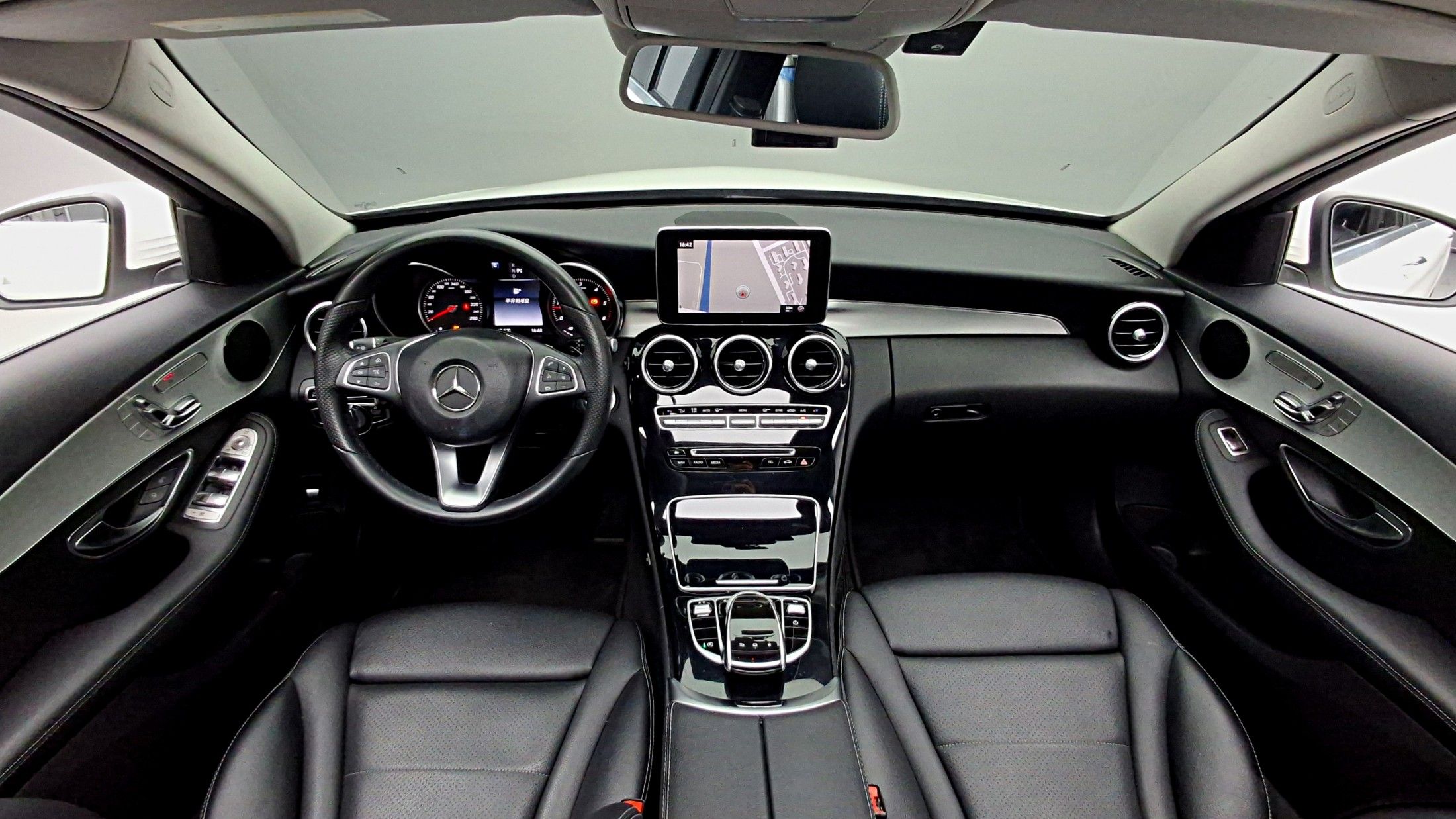 MERCEDES BENZ C-CLASS W205 2016