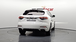 MASERATI LEVANTE 2017