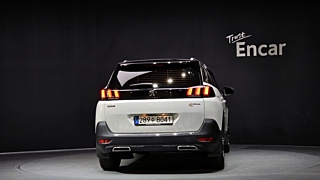 PEUGEOT 5008 2021