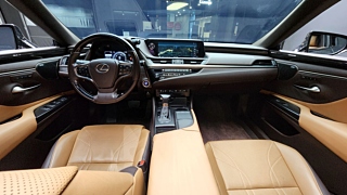 LEXUS ES300H 2020