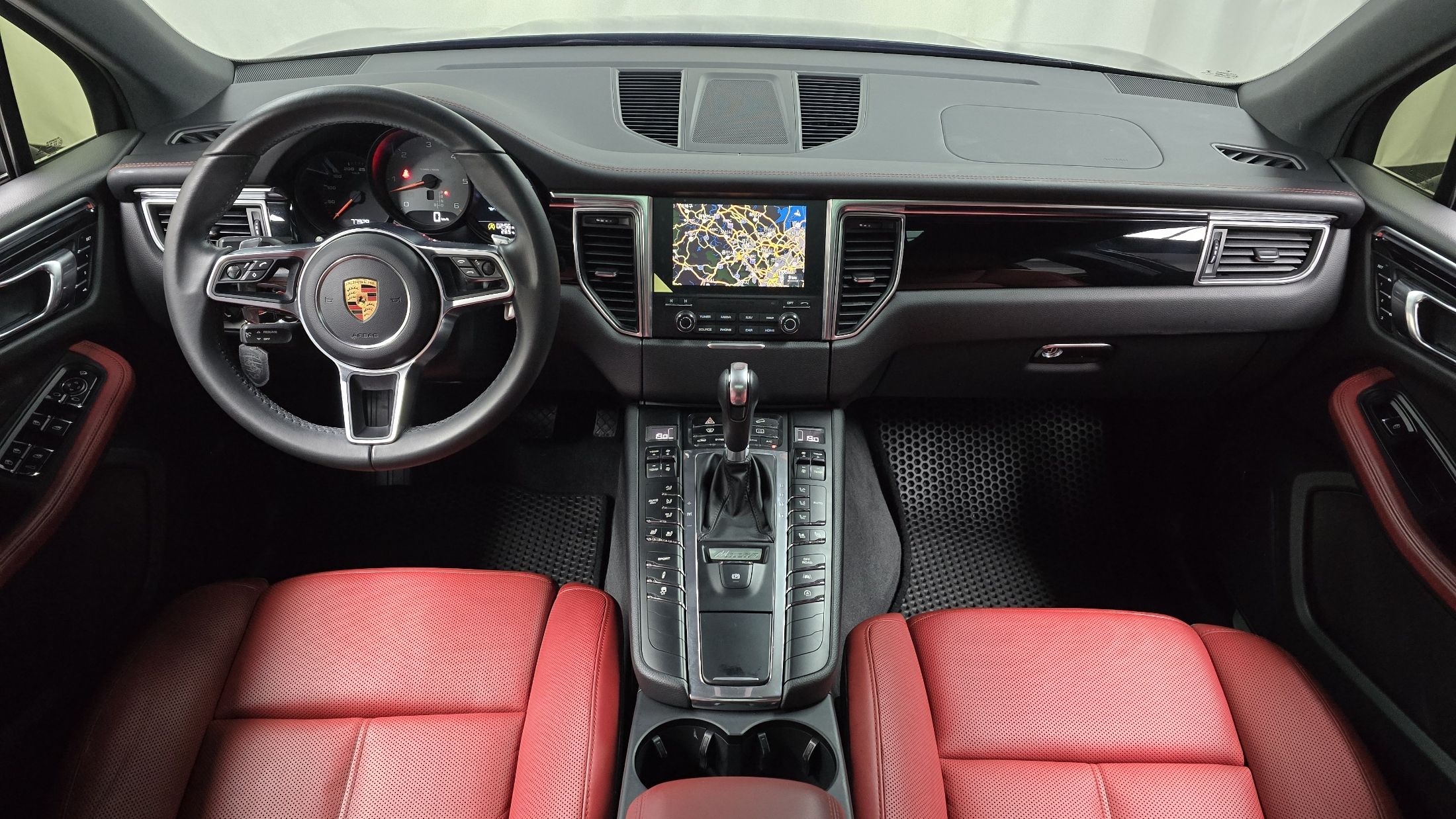 PORSCHE MACAN 2016