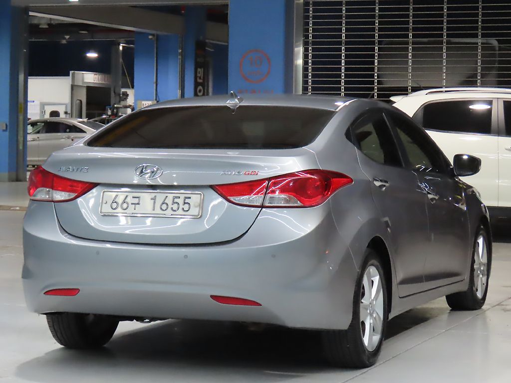 HYUNDAI AVANTE MD 2010