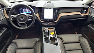 VOLVO XC60 2023