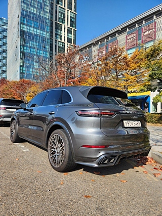 PORSCHE CAYENNE PO536 2022